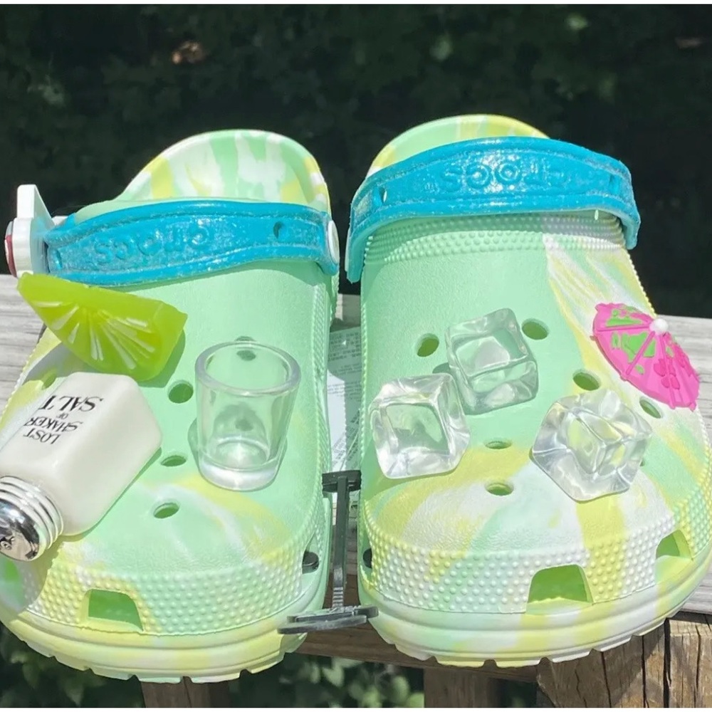 2 pairs left!! Margaritaville Crocs Sz Men 10 or 11 Jimmy Buffet Parrot Head NEW